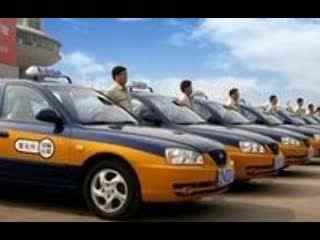 租出租車頂燈道歉 城市夜空中的深情告白與反思